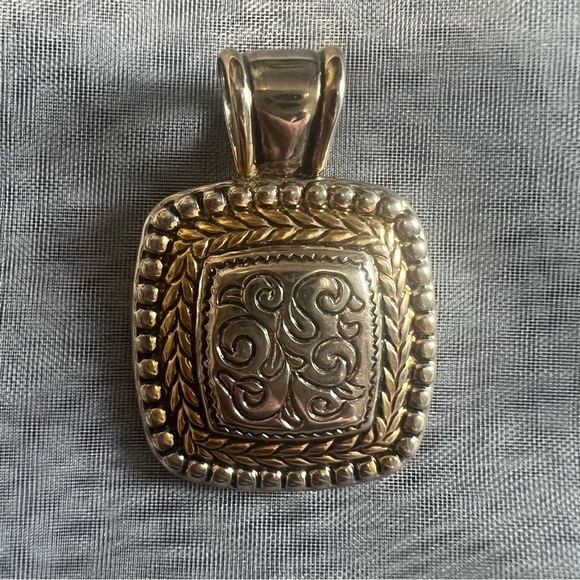 Elegant Gold and Silver Pendant - Picture 4 of 4